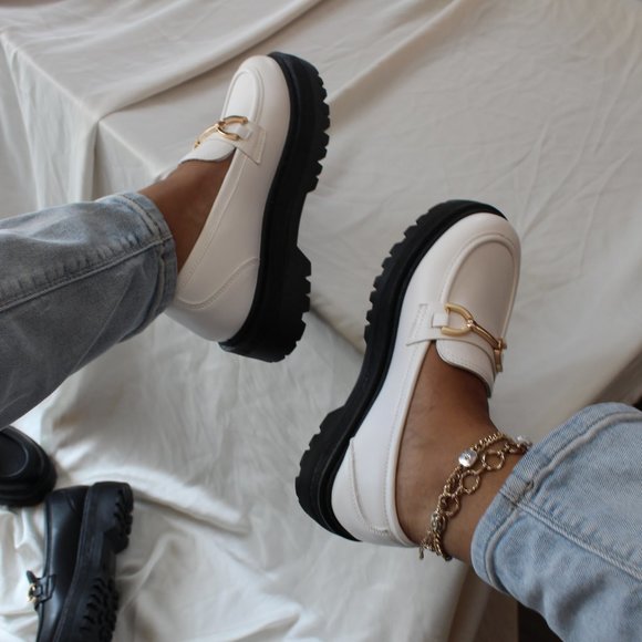 🚨FEW PAIRS LEFT// Chain detail White Platform Loafer - Picture 8 of 11